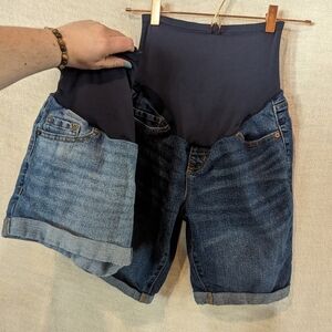 2 old navy maternity shorts size 2 (c)